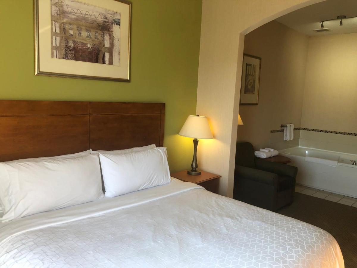 Holiday Inn Express Hotel & Suites Howell By Ihg Екстер'єр фото