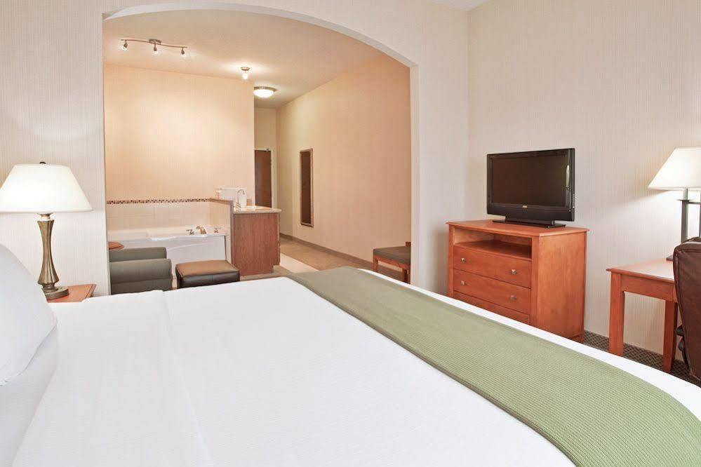 Holiday Inn Express Hotel & Suites Howell By Ihg Екстер'єр фото